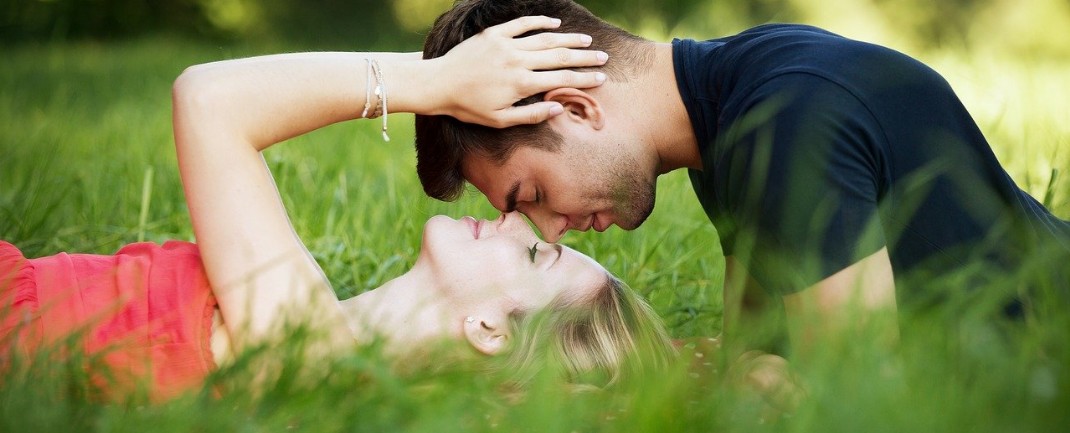 Glückliches Paar nach Paarberatung